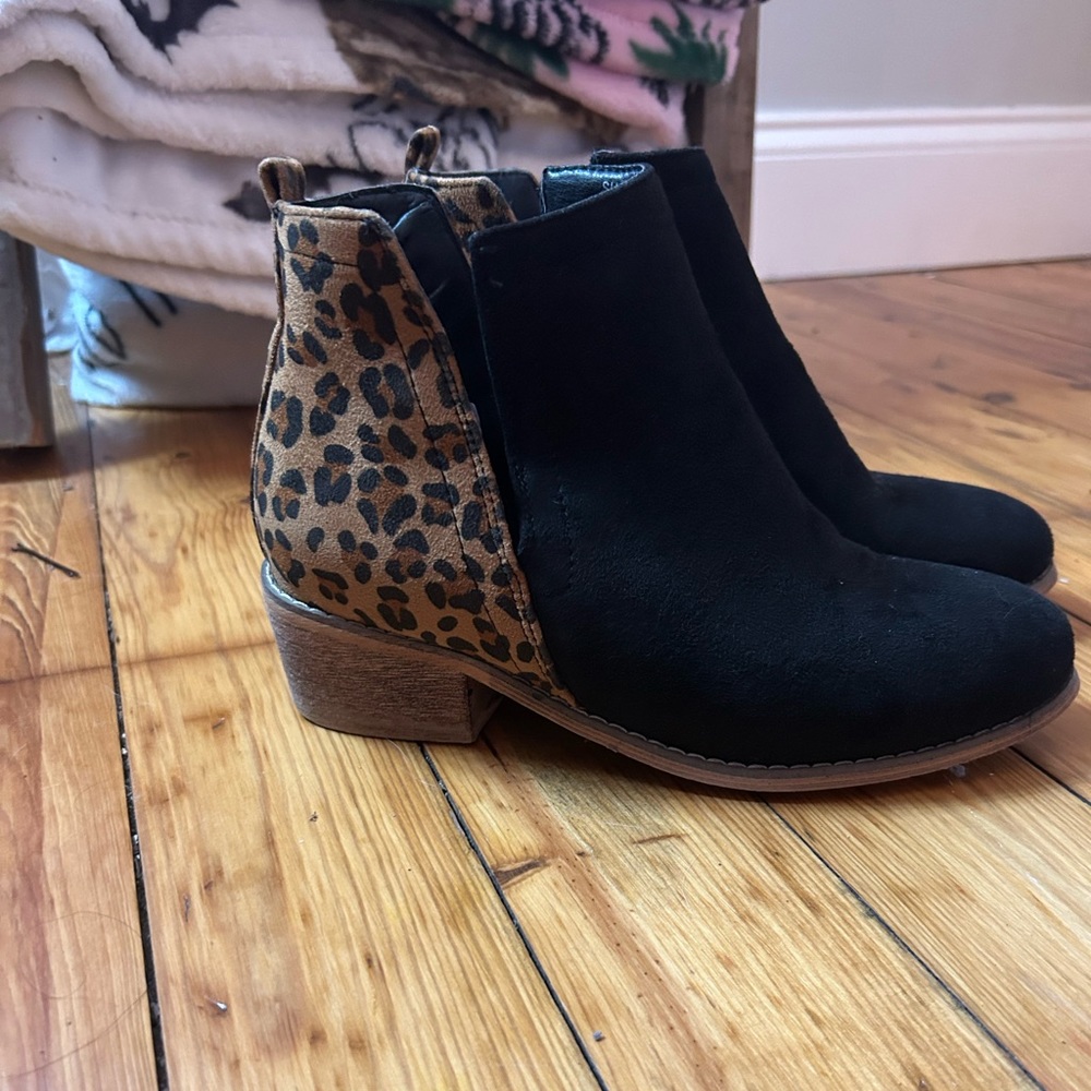 Black/Cheetah print booties